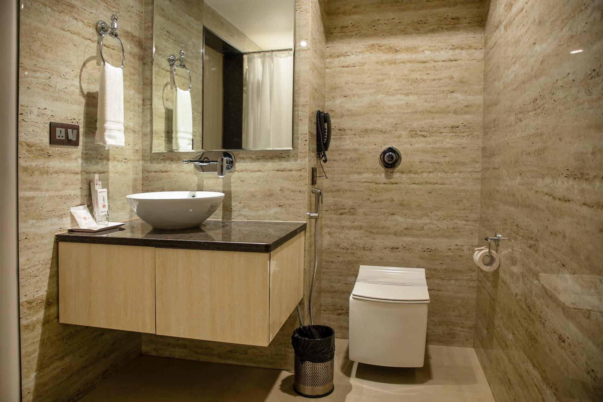Hotel Rajmahal Guwahati Eksteriør bilde