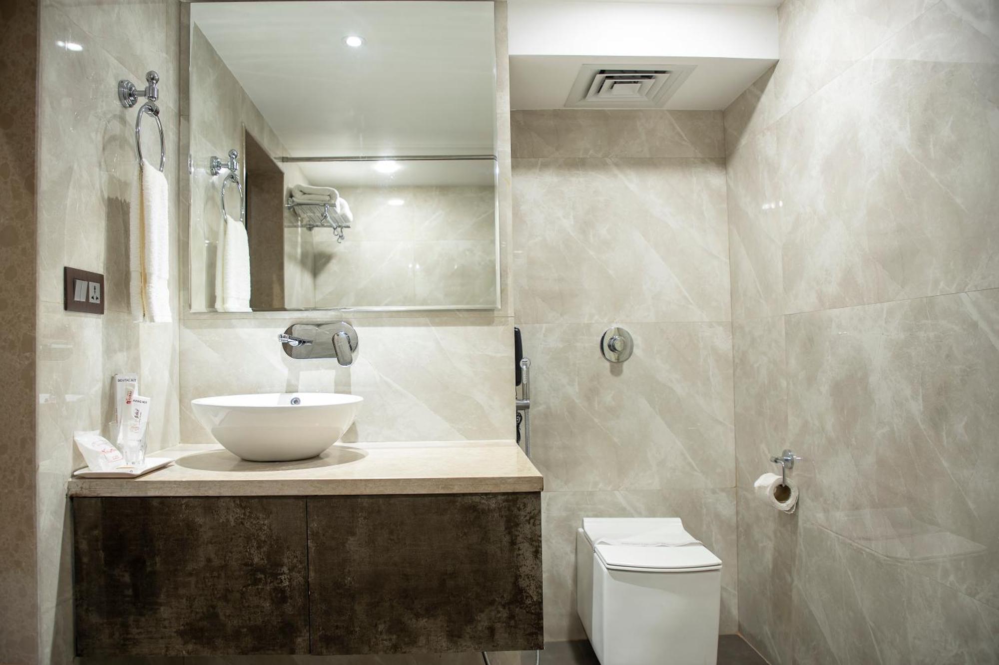 Hotel Rajmahal Guwahati Eksteriør bilde