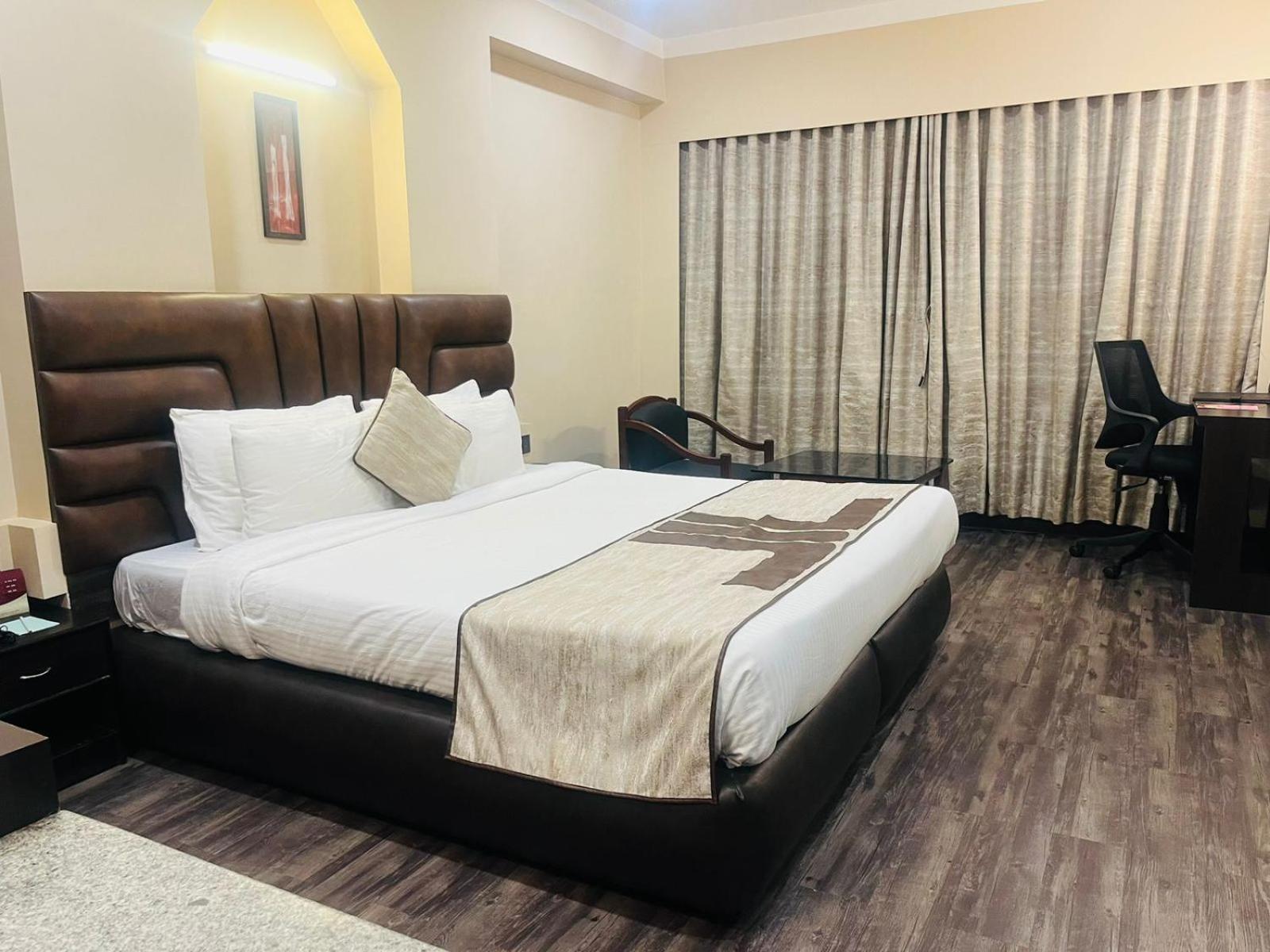 Hotel Rajmahal Guwahati Eksteriør bilde