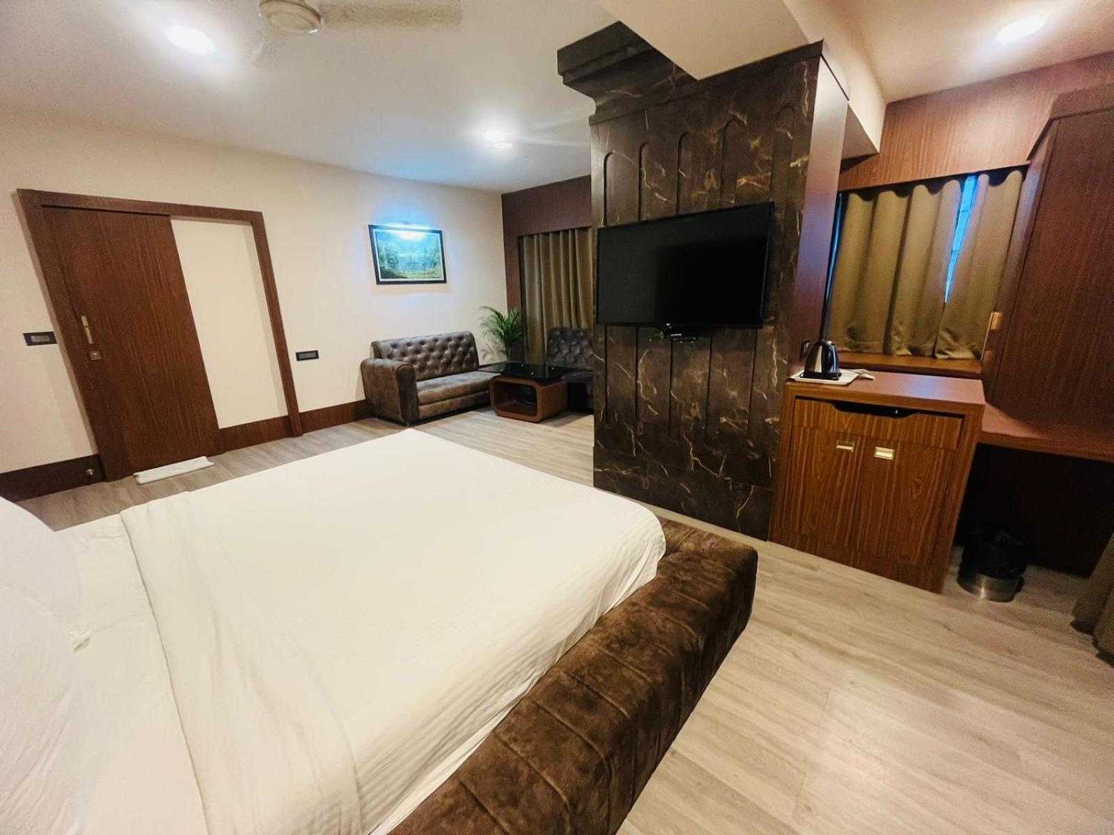 Hotel Rajmahal Guwahati Eksteriør bilde